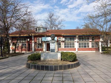 بیرون کتابخانه